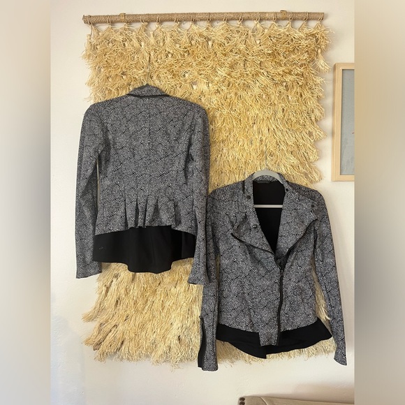 Lululemon PRISTINE Bust A Move- Peplum Jacket Zipper Moto- white Black- Size 4/6 - Picture 15 of 16